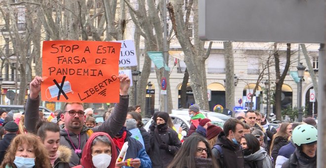Manifestación negacionista en Madrid pide libertad