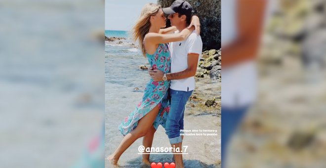 Enrique Ponce declara su amor por Ana Soria con una imagen en la playa