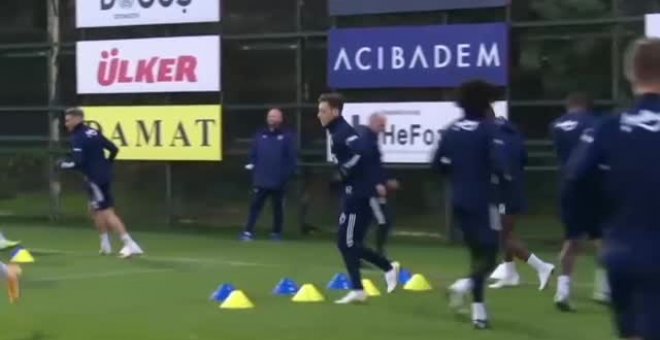 Primer entrenamiento de Özil con el Fenerbahce