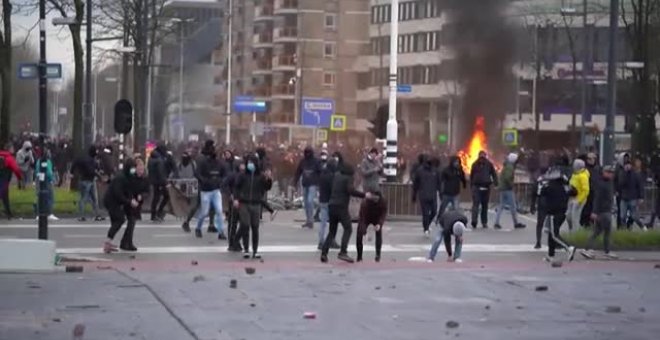 Protestas violentas en Países Bajos contra el toque de queda