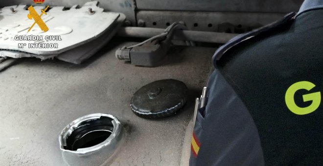 Detenido un joven por robar en una noche 1.500 litros de gasoil de camiones estacionados en Sarón