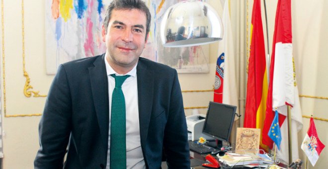 El alcalde de Santoña amenaza a la Interventora municipal con emprender acciones legales