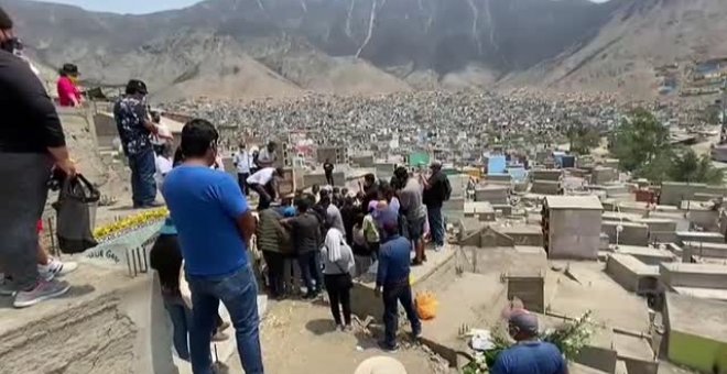 Perú, en máxima alerta, a punto de alcanzar los 40 mil fallecidos por Covid-19