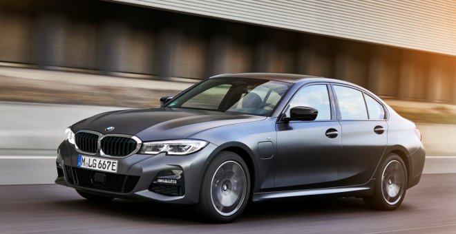 BMW 320e: la versión híbrida enchufable de acceso, más asequible, para el Serie 3