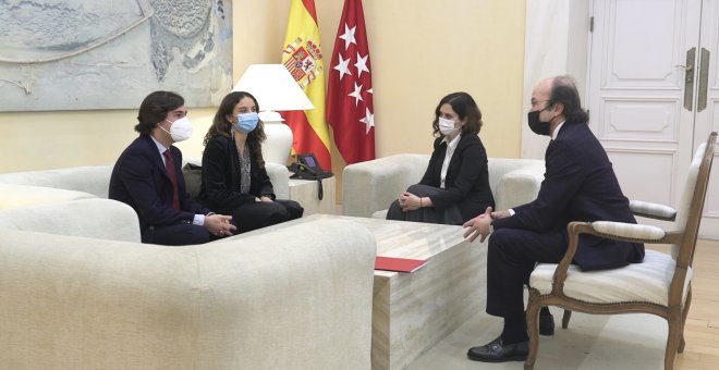 Ayuso se reúne con los responsables de la feria de voluntariado universitario VOLUNFAIR