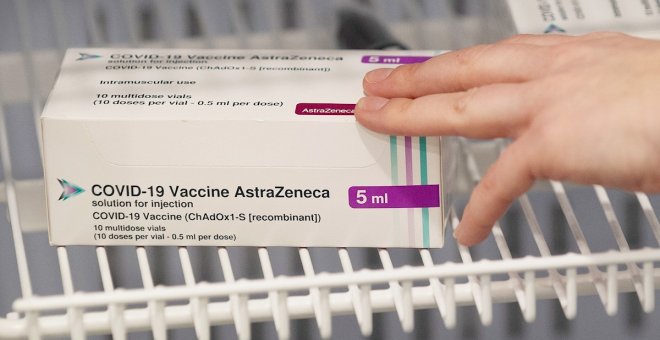 La vacuna de AstraZeneca cambia de nombre y se llamará Vaxzevria