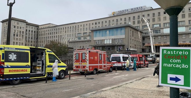 La foto que muestra el colapso sanitario en Portugal: filas de ambulancias en un hospital sin camas libres