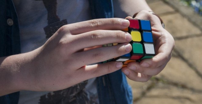Otras miradas - Por qué la persona más rápida del mundo en resolver un cubo de Rubik es autista