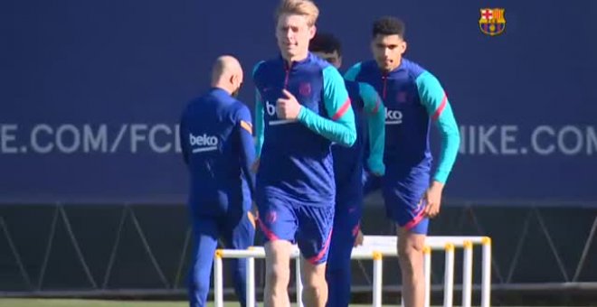 Sergiño Dest vuelve a entrenar con el equipo y Koeman podría contar con él para la Copa