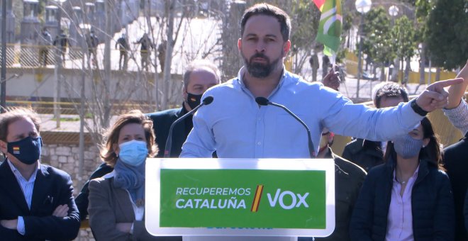 Abascal defiende a Vox "frente a la ruina golpista"