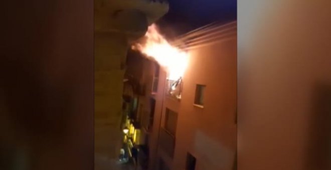 La policía detiene a un hombre por el doble incendio de un edificio ocupado