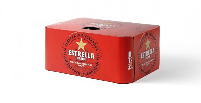 Estrella Damm elimina los plásticos que envuelven los packs de latas y los sustituye por cartón sostenible