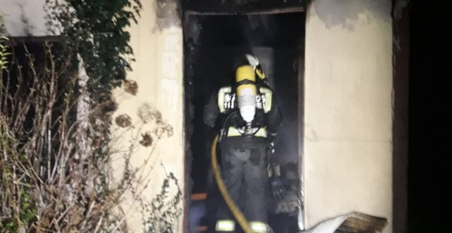 Se quema una pequeña casa en Sarón que no estaba habitada