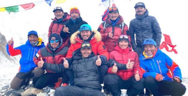 Los sherpas toman el mando en el Himalaya