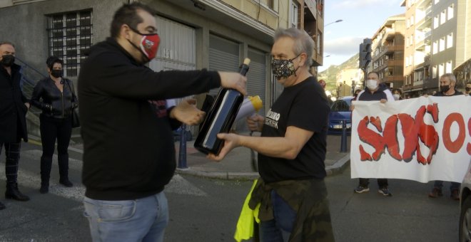 Hosteleros marchan desde Santurtzi a Bilbao en protesta por su situación