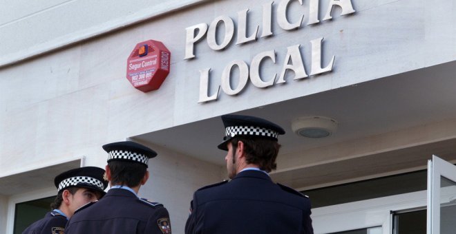 Detenidos por conducir sin carné y por intentar agredir a policías de Camargo con un cuchillo