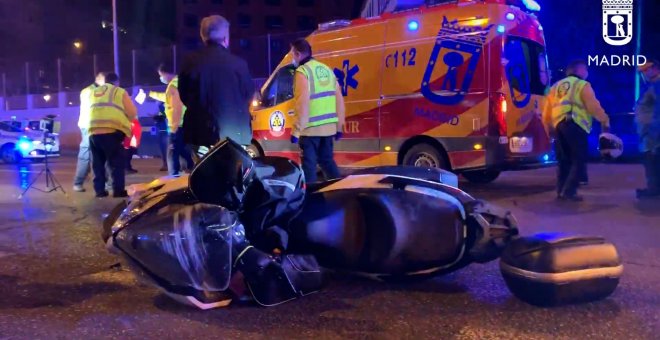 Un motorista, grave tras chocar contra una isleta en Madrid