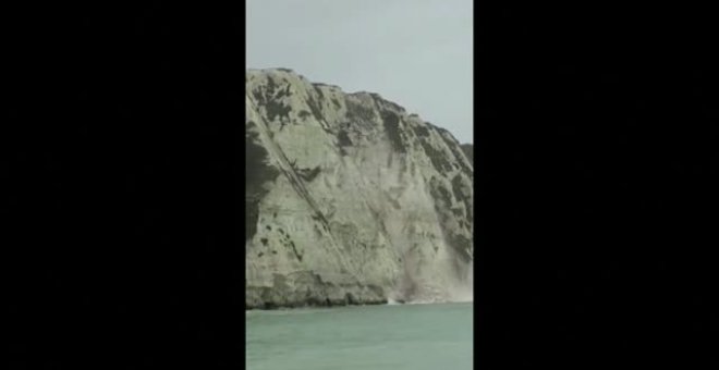 Espectacular desprendimiento en los acantilados de Dover
