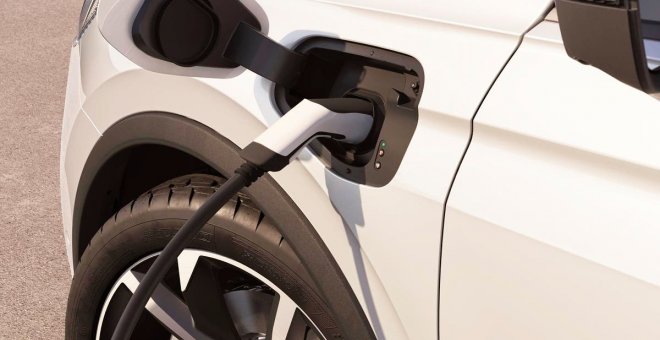 La inversión y la oferta de coches eléctricos podría estancarse en 2022