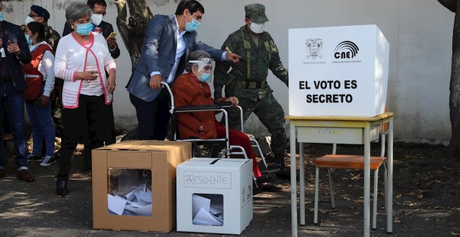 Las medidas contra el coronavirus marcan la jornada electoral en Ecuador