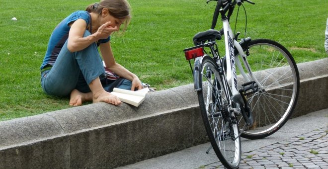 Mujeres leyendo