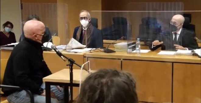 Silencio a la salida del juicio de Paco Sanz, el hombre de los dos mil tumores
