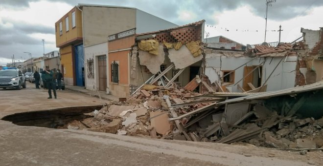 Salvan 'in extremis' a una mujer del impactante hundimiento de varias viviendas en Tomelloso