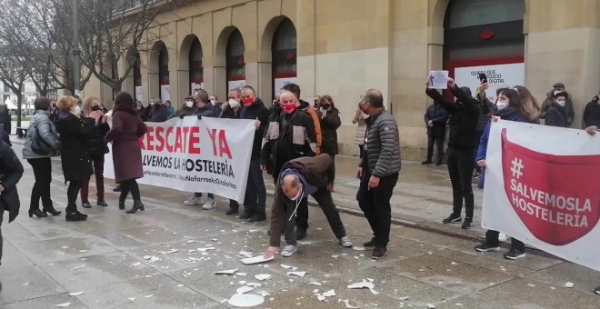 Hosteleros protestan ante el Gobierno foral por estar "pagando los platos rotos de la pandemia"