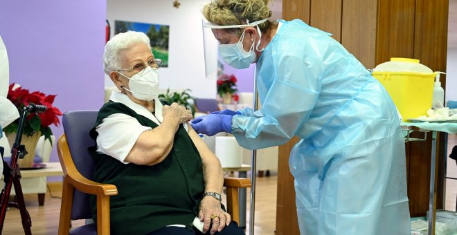 L'OMS recomana la vacuna d'AstraZeneca per a la gent gran perquè veu "probable" que els protegeixi de la Covid