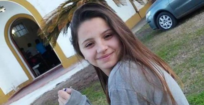 Clamor en Argentina por el asesinato de Úrsula, una joven que denunció 18 veces a su expareja, que era policía