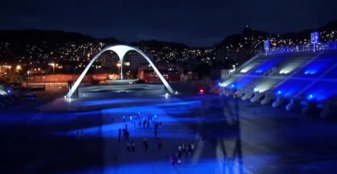 El sambódromo de Río se ilumina en homenaje a las víctimas de la COVID-19