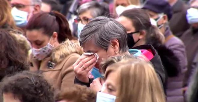 Multitudinaria concentración en repulsa por el último crimen machista en Sestao