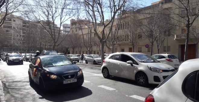 Más de un centenar de vehículos participan en la marcha motorizada convocada por Foro Baleares