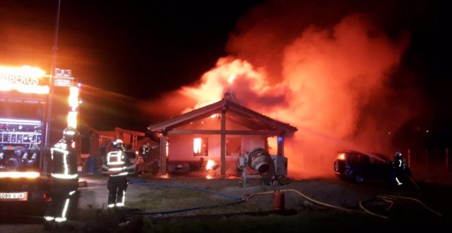 Un incendio calcina una casa en Guriezo