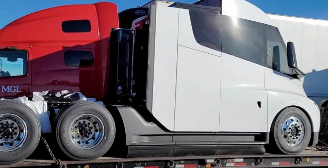 Ya sabemos la capacidad del Tesla Semi: 500 kWh, ¿escasa para un camión eléctrico?