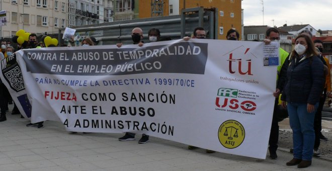 Más de 200 trabajadores del sector público protestan por la "alta temporalidad" y exigen una solución al "fraude laboral"