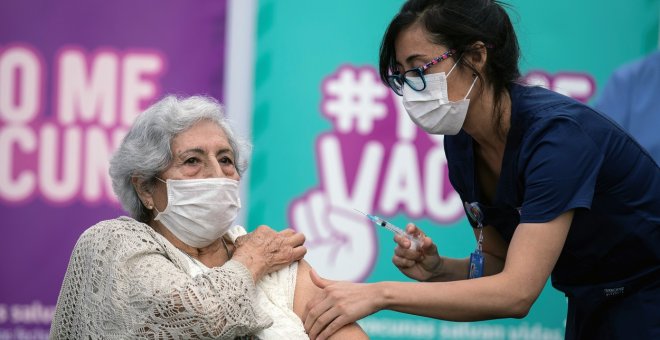 Otras miradas - Cómo Chile se convirtió en un improbable ganador en la carrera de la vacuna covid-19