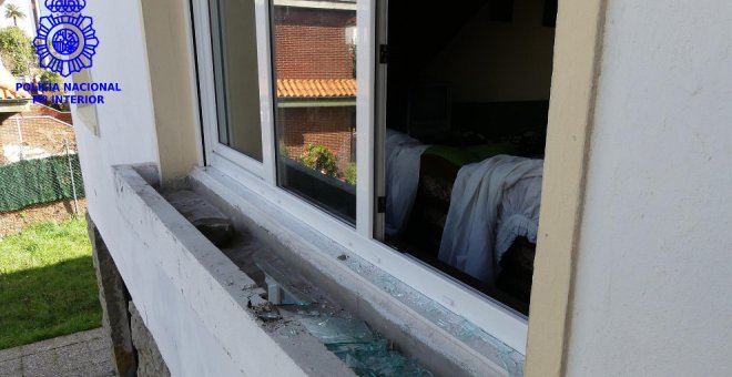 Dos detenidos cuando cometían un robo con fuerza en una vivienda deshabitada del Sardinero