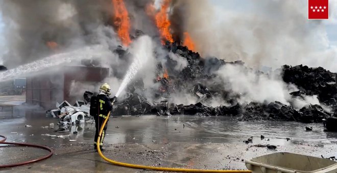 En fase de control el incendio de miles de lavadoras de una chatarrería en Leganés