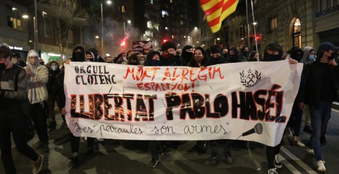 Milers de persones protesten a Catalunya per l'empresonament de Hasél, amb aldarulls en algunes ciutats