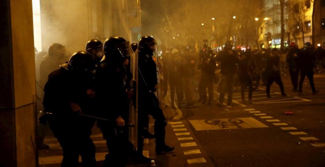 Cargas policiales y disturbios en las manifestaciones por la libertad de Hasél