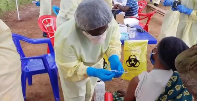 El Congo comienza una campaña de vacunación para poner freno al brote de ébola en el país