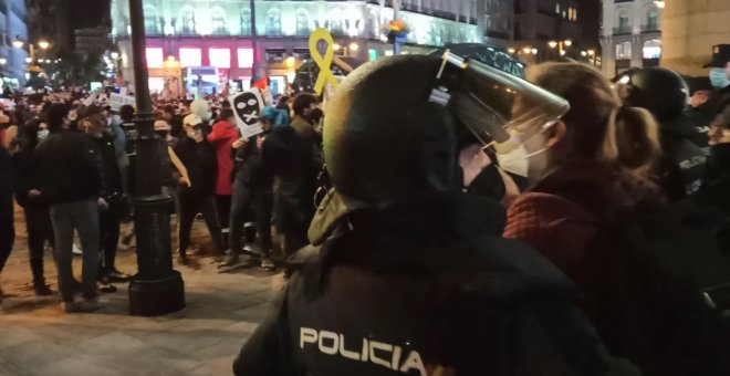 La Policía carga contra los manifestantes en apoyo de Hasel en Madrid