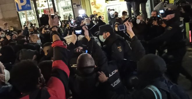 Momentos de tensión en la concentración en Madrid en apoyo a Pablo Hasel