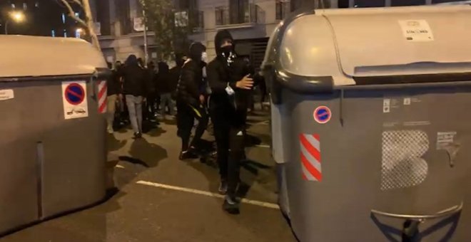 La plaza de Urquinaona (Barcelona) durante protestas para libertad de Pablo Hasel