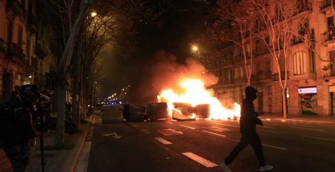 Tercera nit de protestes i aldarulls a Catalunya contra l'empresonament de Pablo Hasél