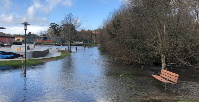 La crecida del caudal en diversos ríos provoca inundaciones en Pontevedra