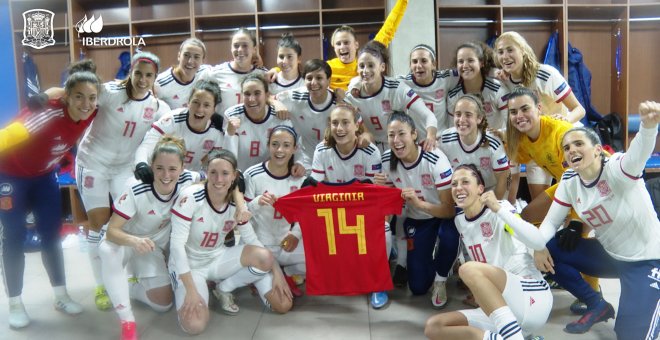 Celebración de la Selección española femenina tras conseguir el pase a la EURO