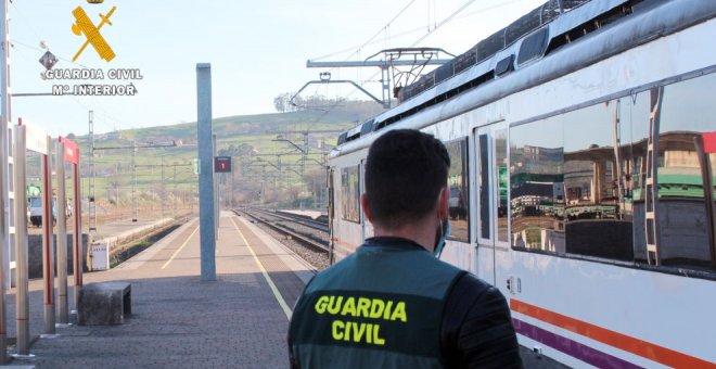 Detenido un menor e investigado otro por dos 'palancazos' en los trenes para hacer grafitis