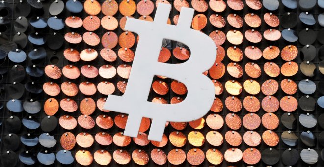 Bitcóin se acerca a 1 billón dólares en valor de mercado
